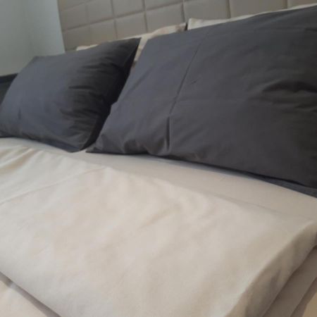 5 Star Central Studio Skopje Bagian luar foto