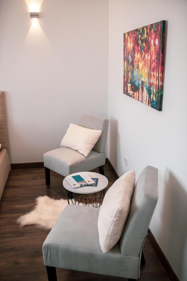 5 Star Central Studio Skopje Bagian luar foto