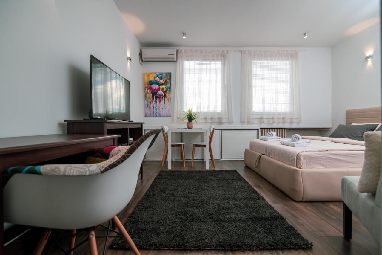 5 Star Central Studio Skopje Bagian luar foto
