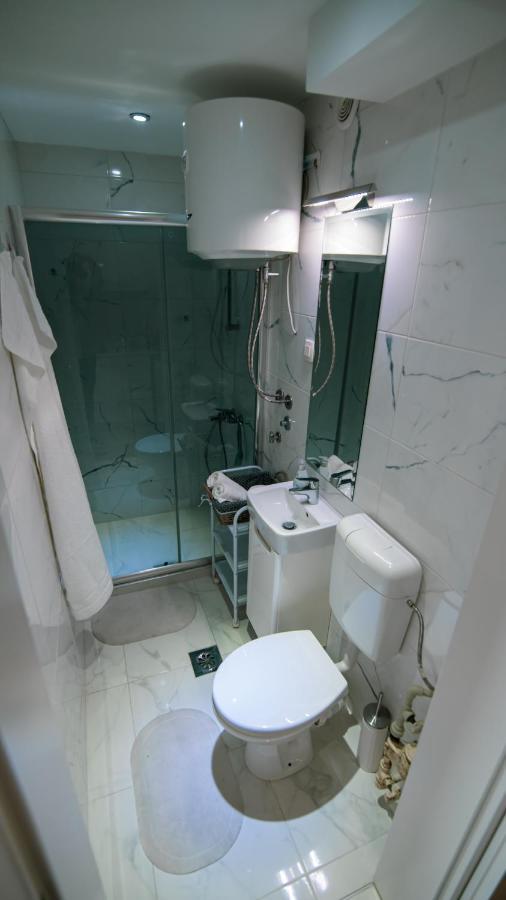 5 Star Central Studio Skopje Bagian luar foto