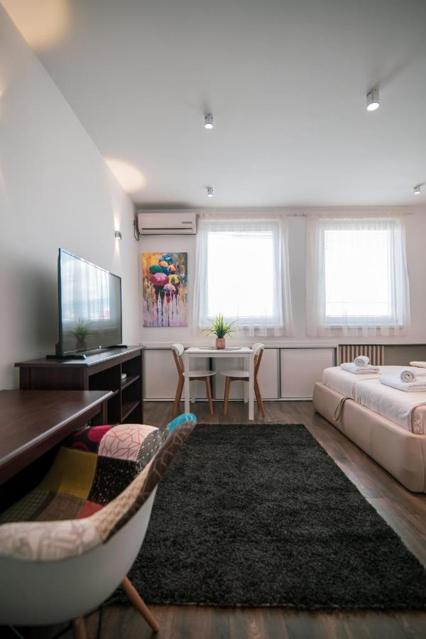 5 Star Central Studio Skopje Bagian luar foto