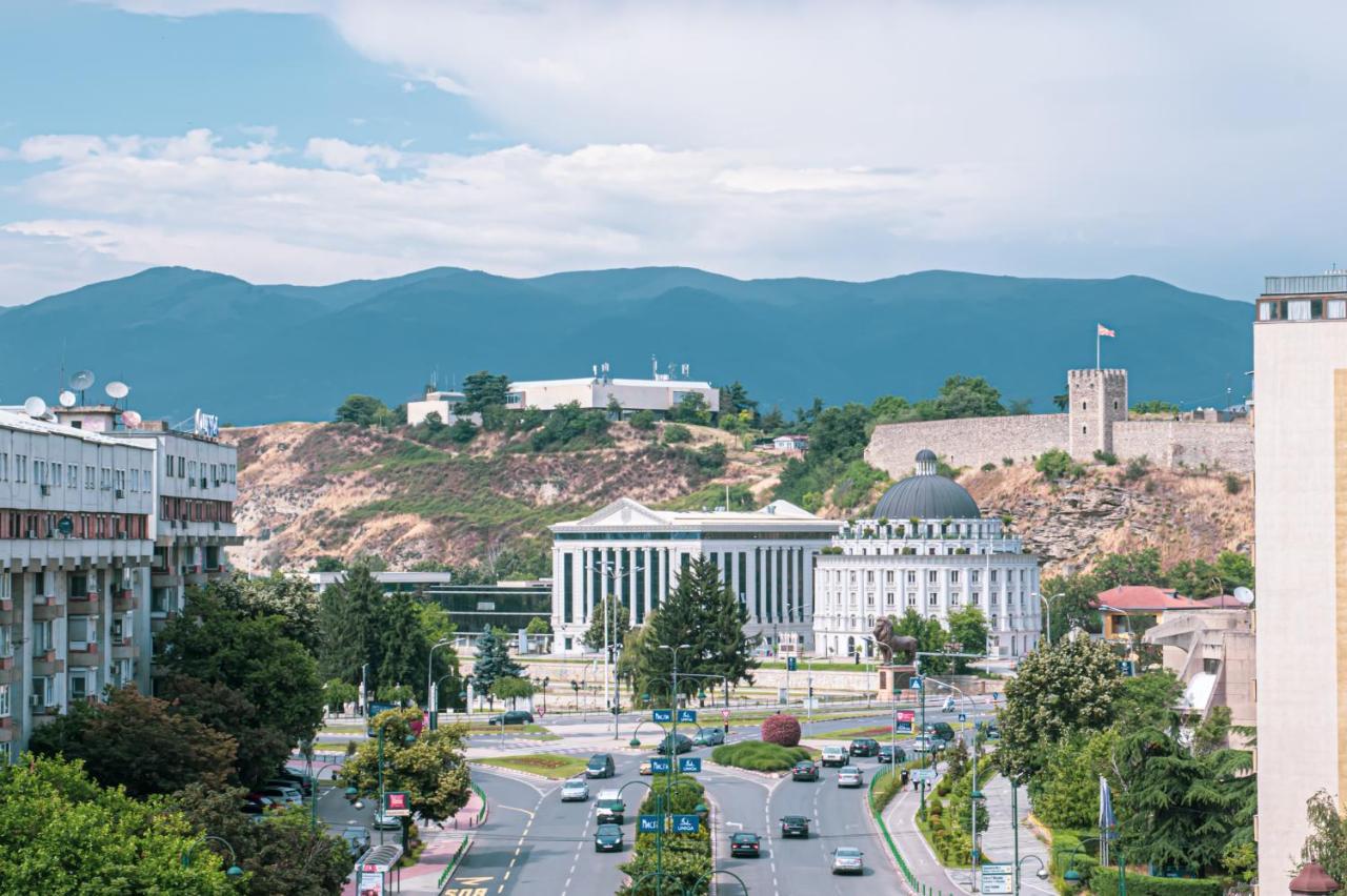 5 Star Central Studio Skopje Bagian luar foto