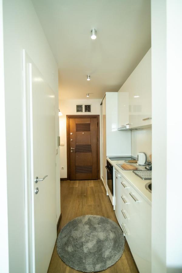 5 Star Central Studio Skopje Bagian luar foto
