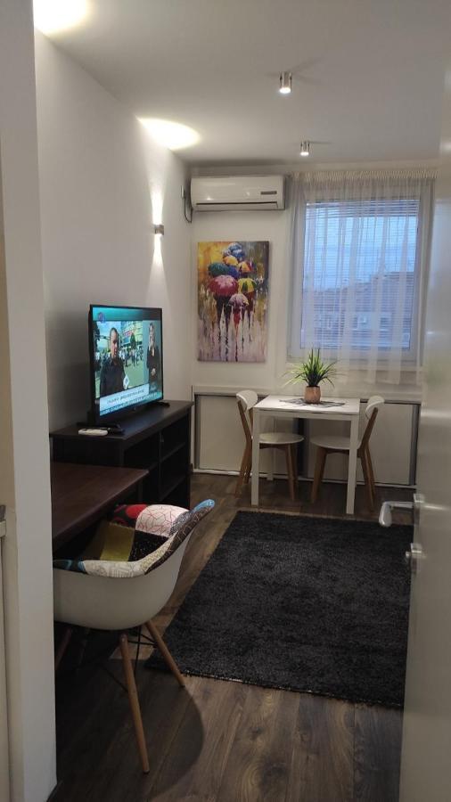 5 Star Central Studio Skopje Bagian luar foto
